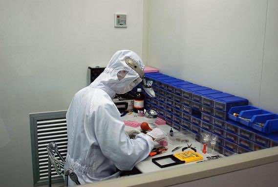 专业数据恢复公司工程师 专业数据恢复公司工程师